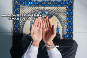 Namazda Tebessüm Etmek Namazı Bozar mı?
